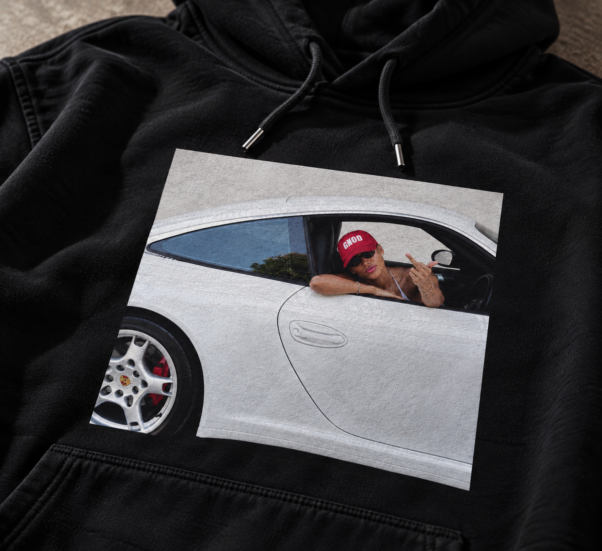 Casquette Trucker Rouge — Logo Blanc - photo GOODGOD Paris 1