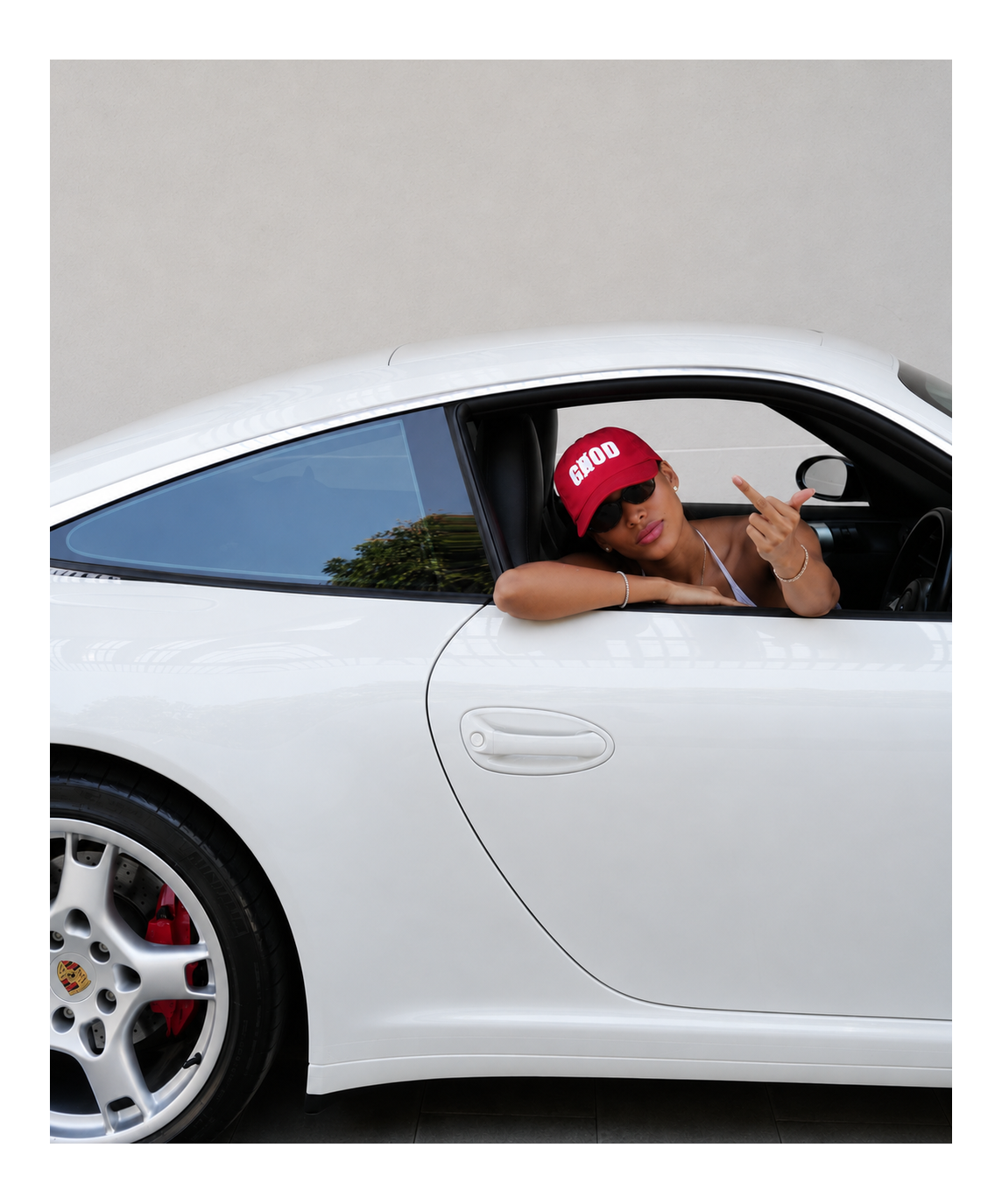 Casquette Trucker Rouge — Logo Blanc - photo GOODGOD Paris 1