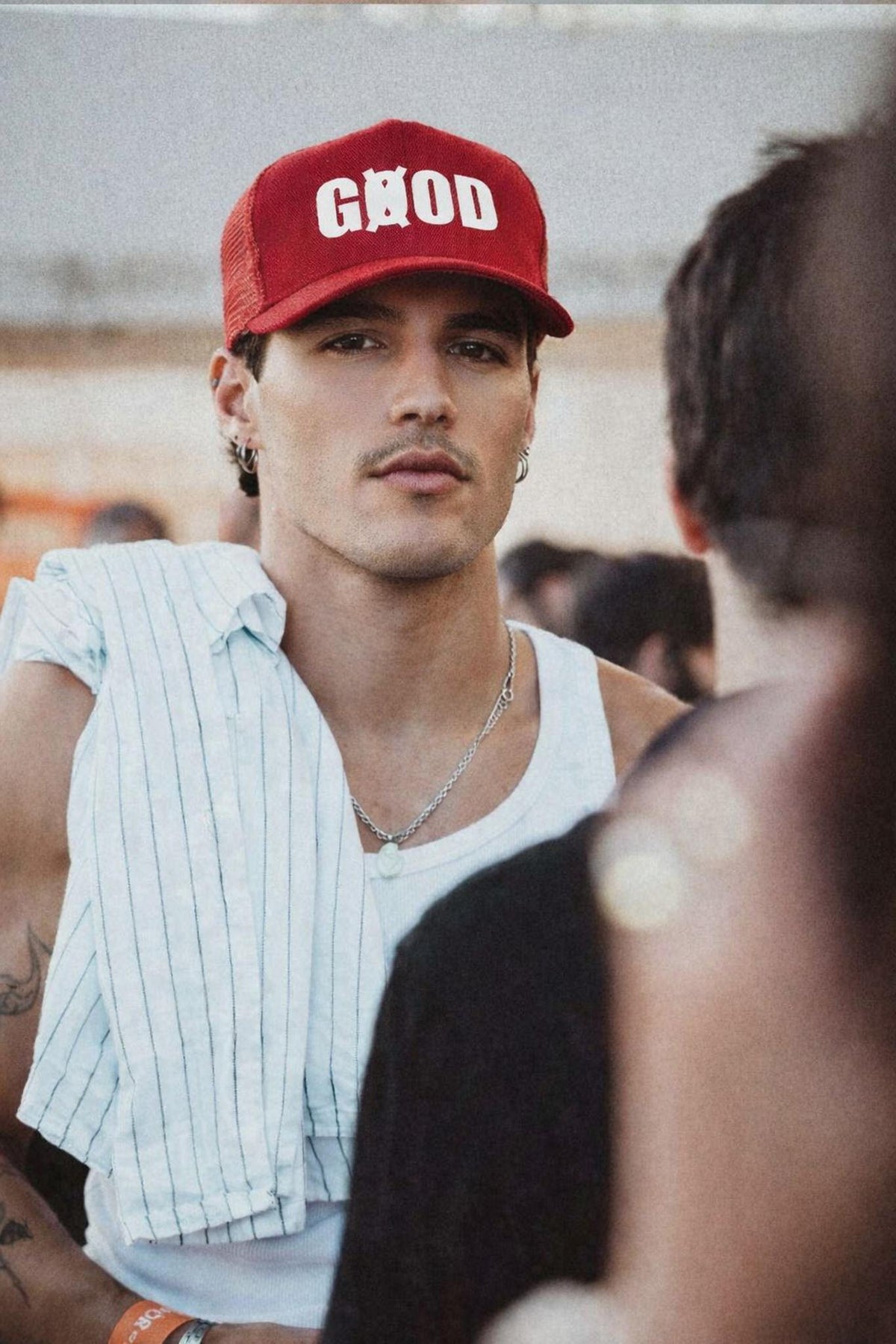 Casquette Trucker Rouge — Logo Blanc - photo GOODGOD Paris 1